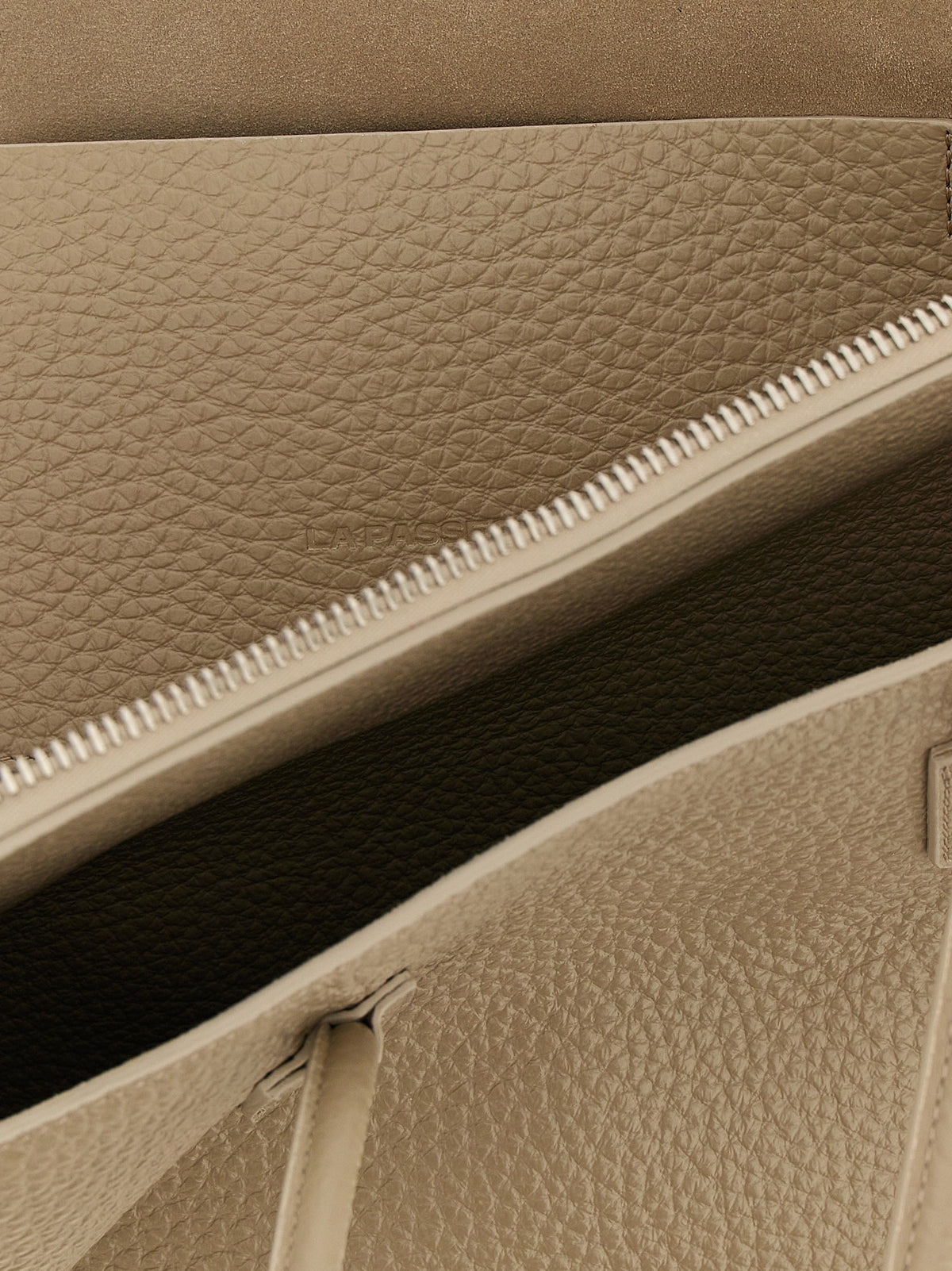 Beige Kalbsleder Schultertasche