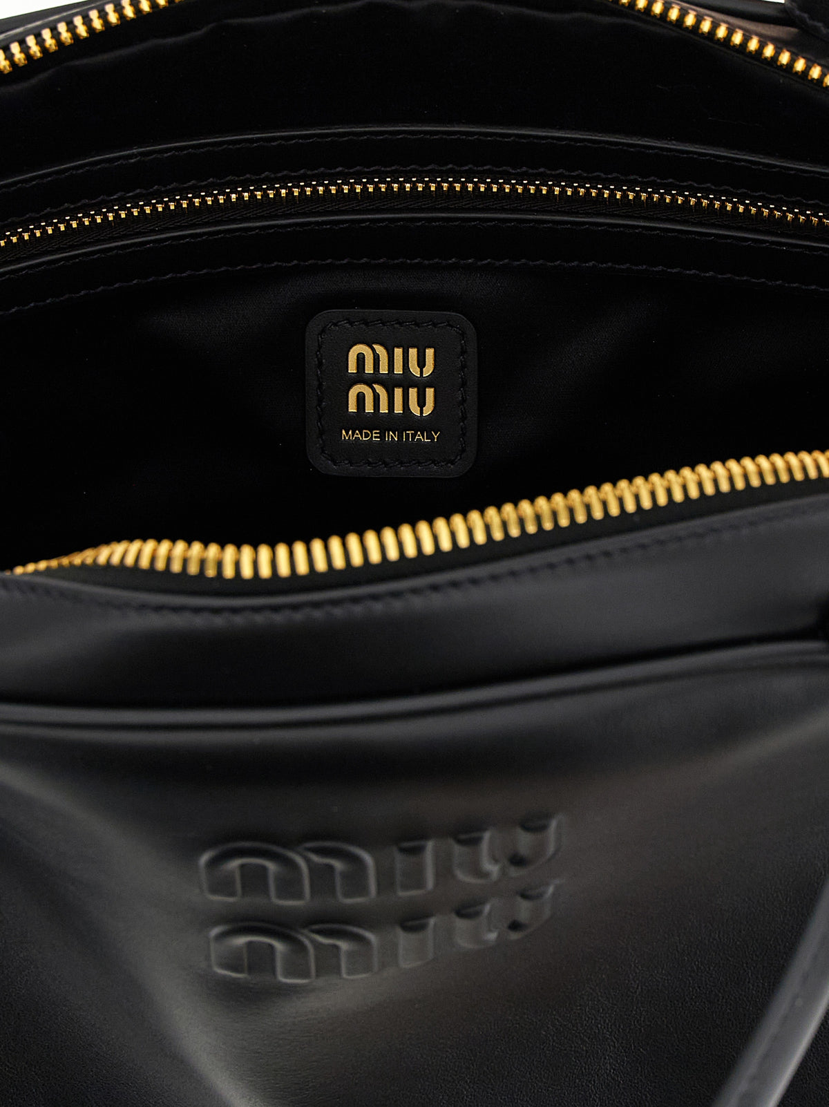 Schwarze Kalbsleder-Schultertasche