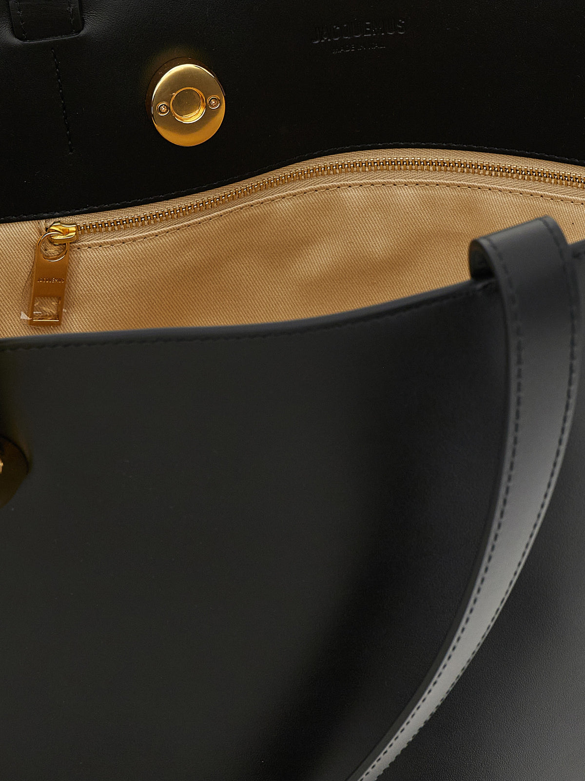 Schwarze Schultertasche aus Rindsleder