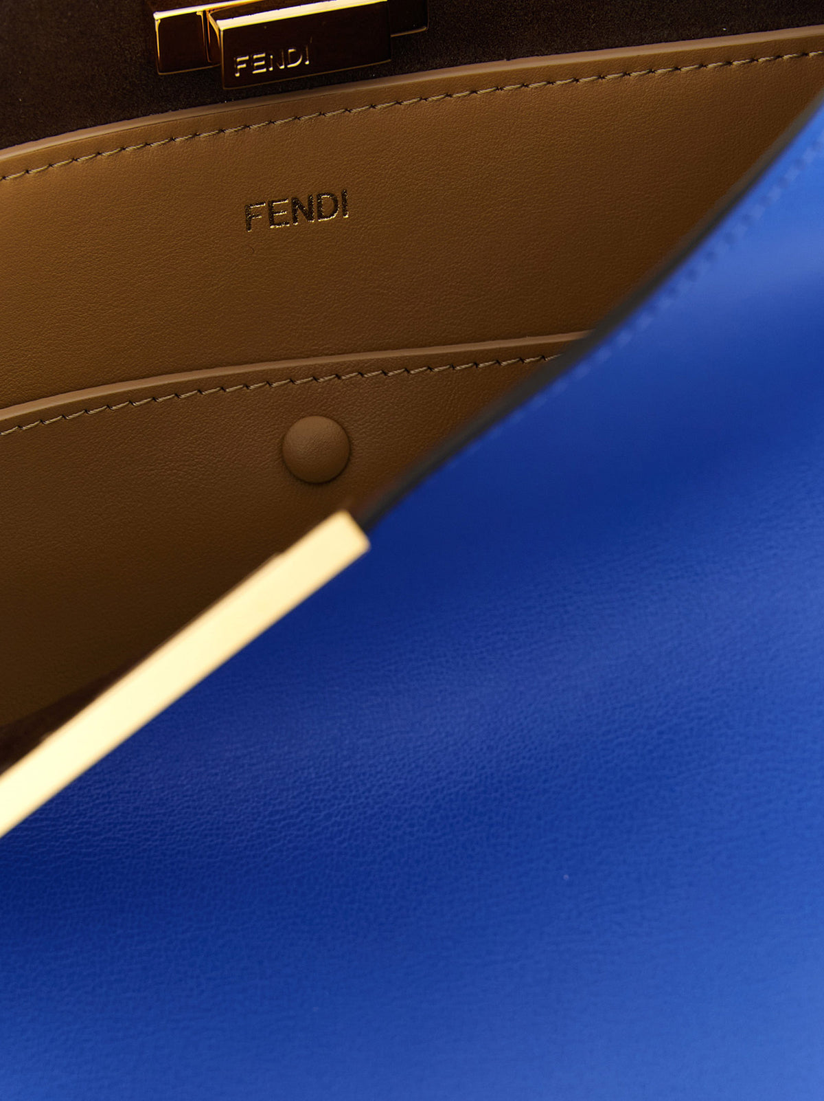 Handtasche aus blauem Kalbsleder